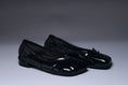 Load image into Gallery viewer, Onyx Gloss Bow Mules