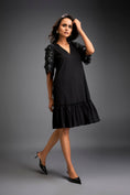 Load image into Gallery viewer, V-neck Dress With Leaf-patterned Sleeves