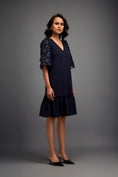 Load image into Gallery viewer, V-neck Dress With Leaf-patterned Sleeves
