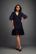 Load image into Gallery viewer, V-neck Dress With Leaf-patterned Sleeves