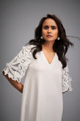 Load image into Gallery viewer, V-neck Dress With Leaf-patterned Sleeves