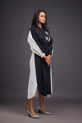 Load image into Gallery viewer, Oversized Dress With Ruched Detailing On The Waist
