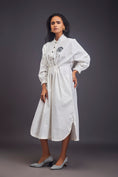Load image into Gallery viewer, Oversized Dress With Ruched Detailing On The Waist