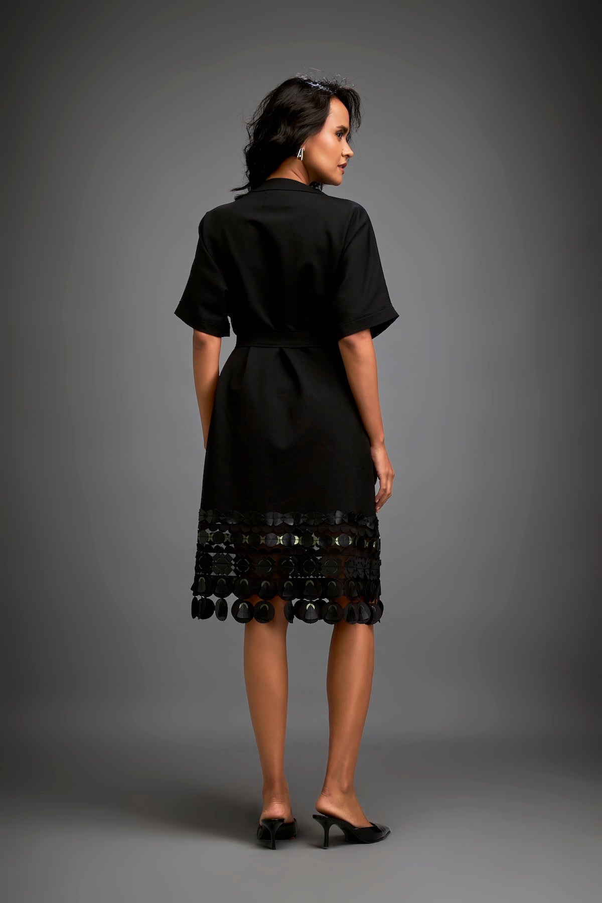 Dress With Belted Waist And Metallic Geometric Hemline