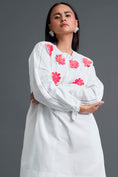 Load image into Gallery viewer, White Floral Patch Pocket Dress
