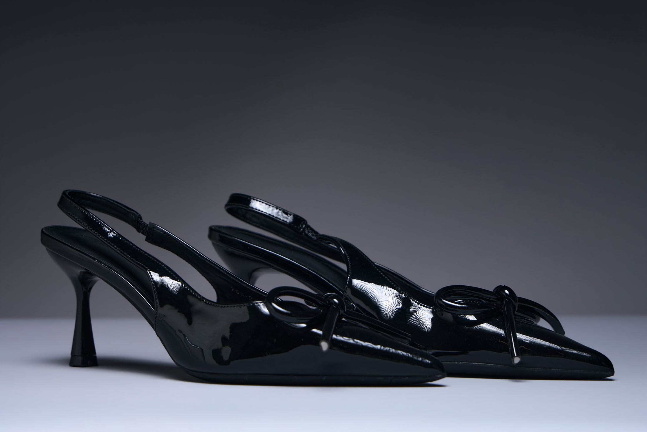 Noir Étoile Bow Heels