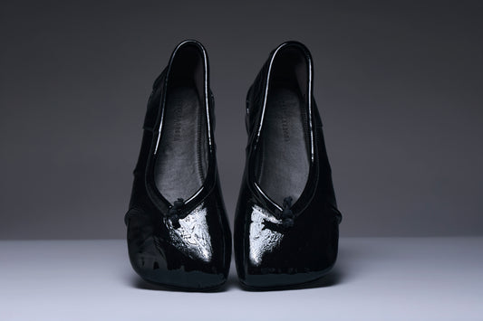 Onyx Gloss Bow Mules