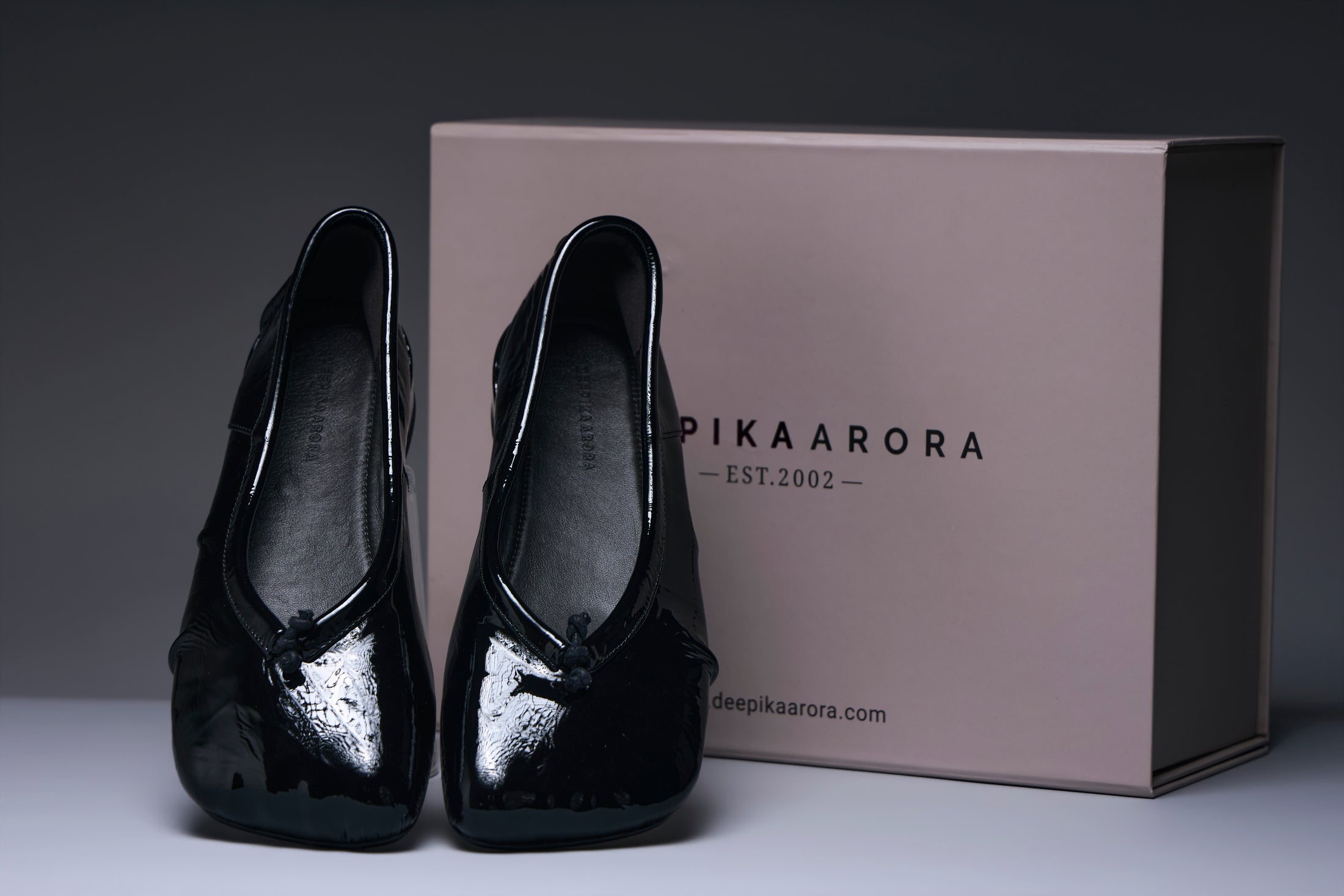 Onyx Gloss Bow Mules