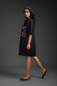 Load image into Gallery viewer, Black Relaxed Straight Fit Dress With Pocket
