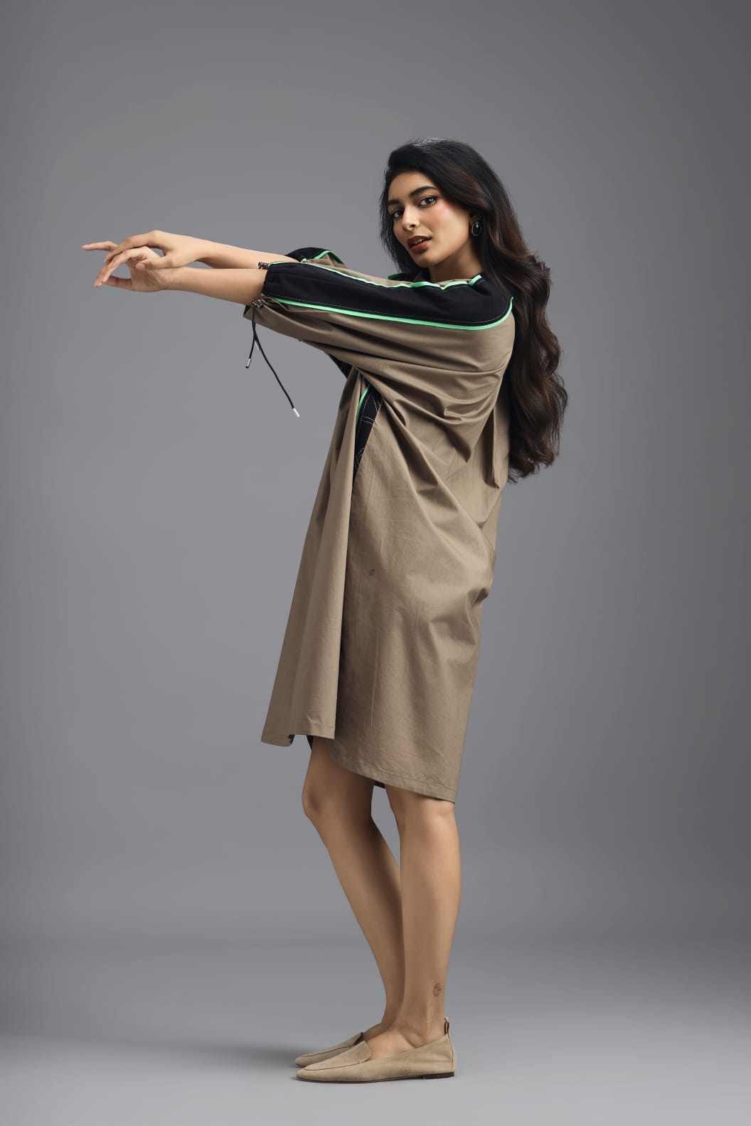 MUD OVERSIZED BOXY DRESS WITH NEON CONTRAST STRIPE