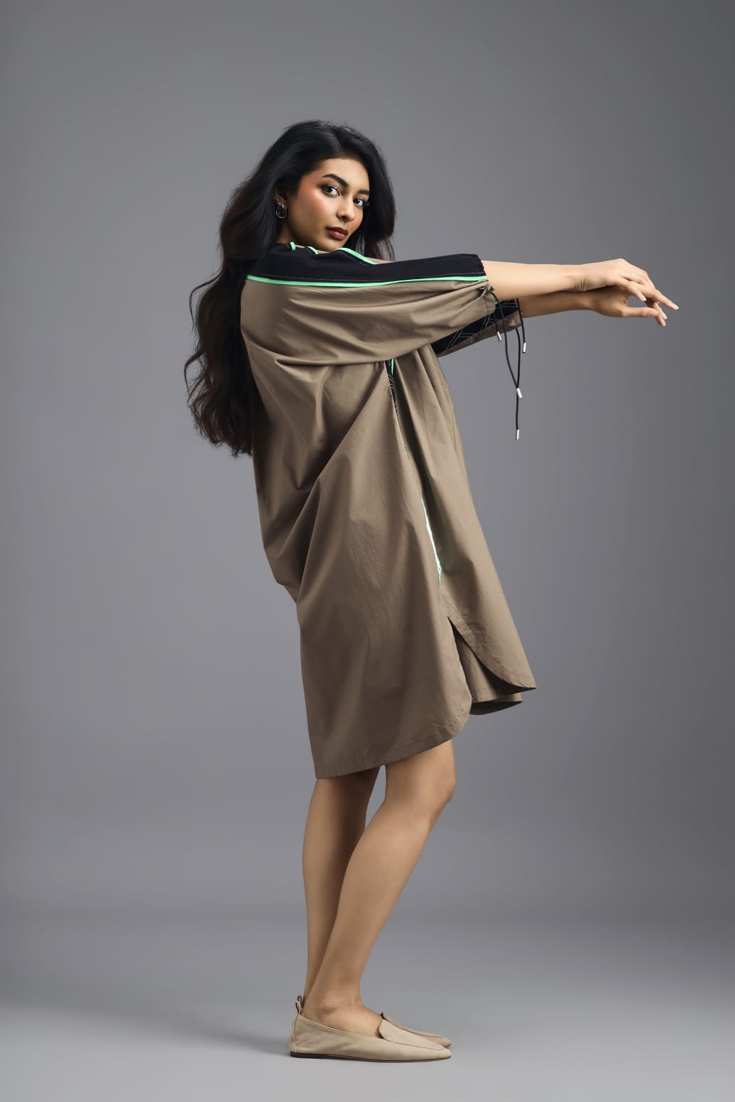 MUD OVERSIZED BOXY DRESS WITH NEON CONTRAST STRIPE