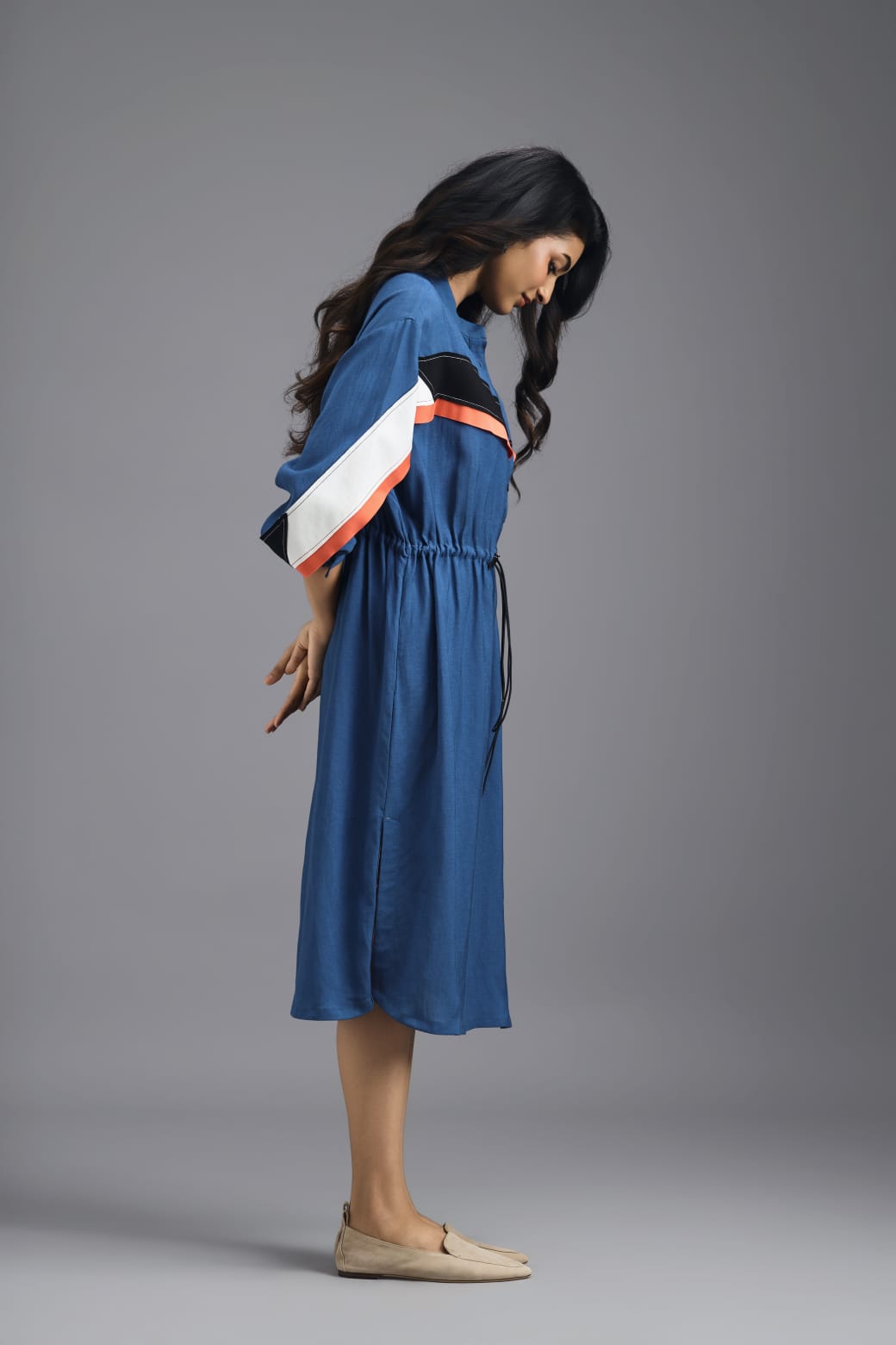 BLUE RELAXED FIT MIDI DRESS WITH NEON CONTRAST PANEL DETAIL