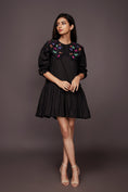 Load image into Gallery viewer, Black Dress With Detachable Collar
